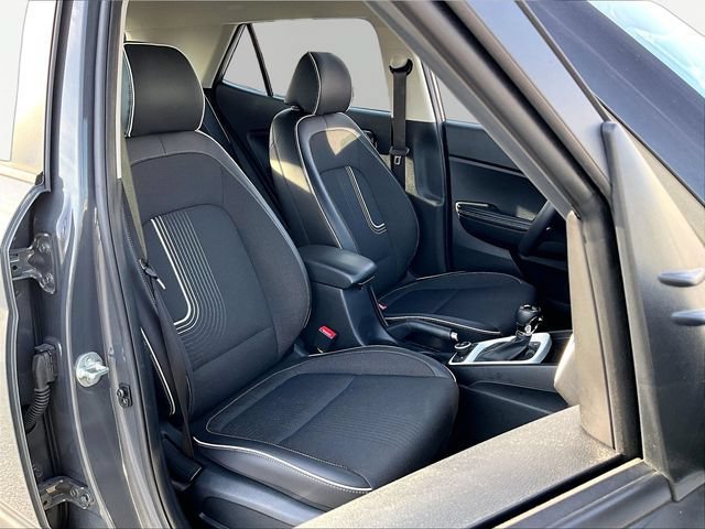 Used 2024 Hyundai Venue Limited FWD image 11