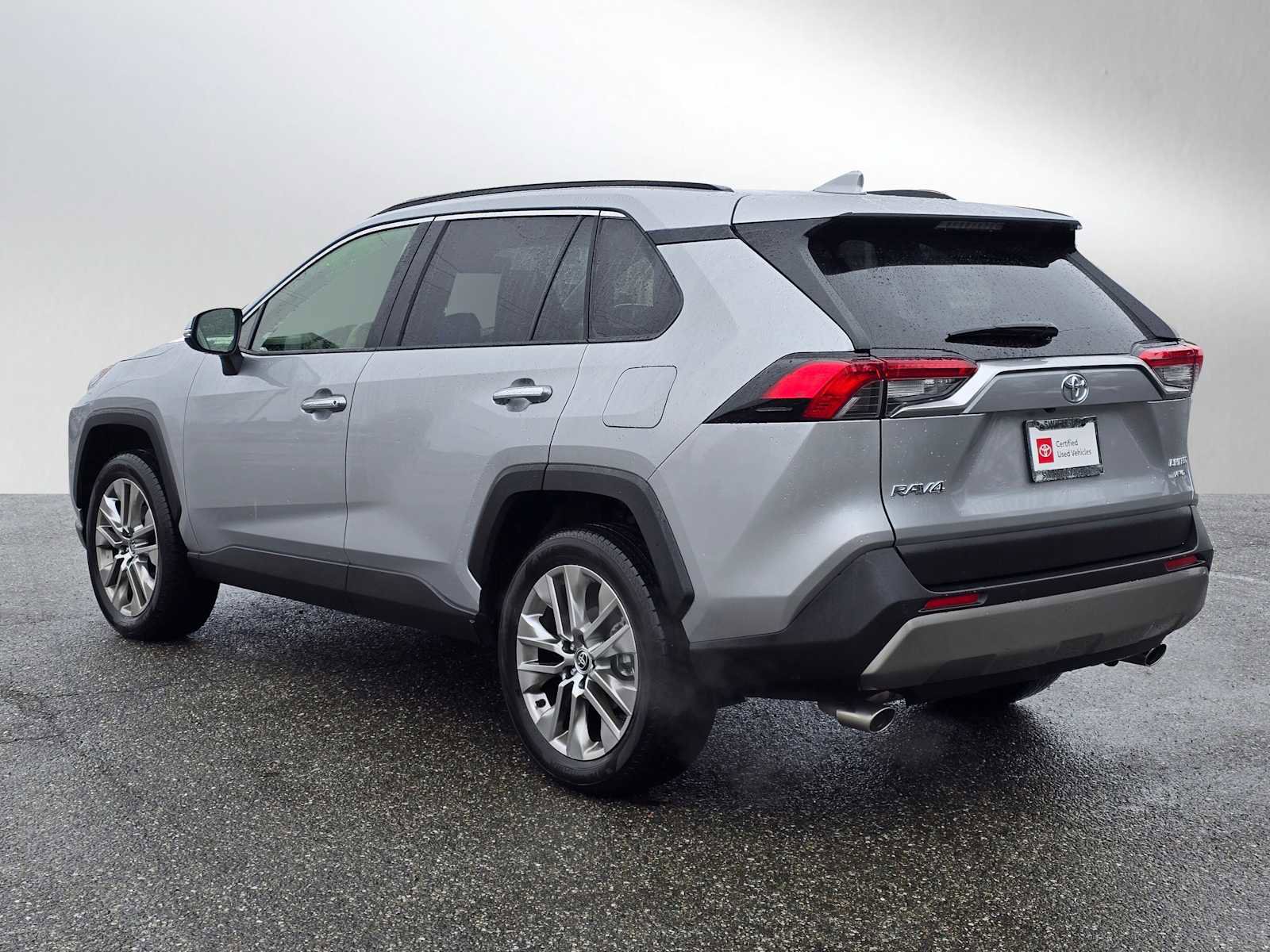 Used 2023 Toyota RAV4 Limited image 5