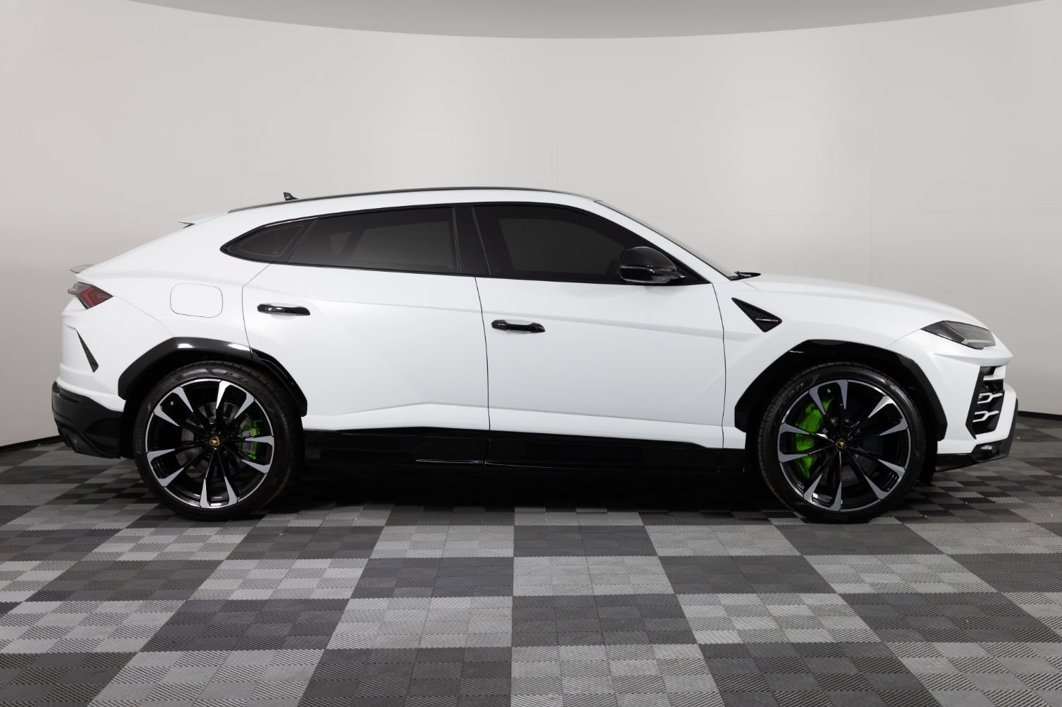 Used 2021 Lamborghini Urus AWD/4WD image 9