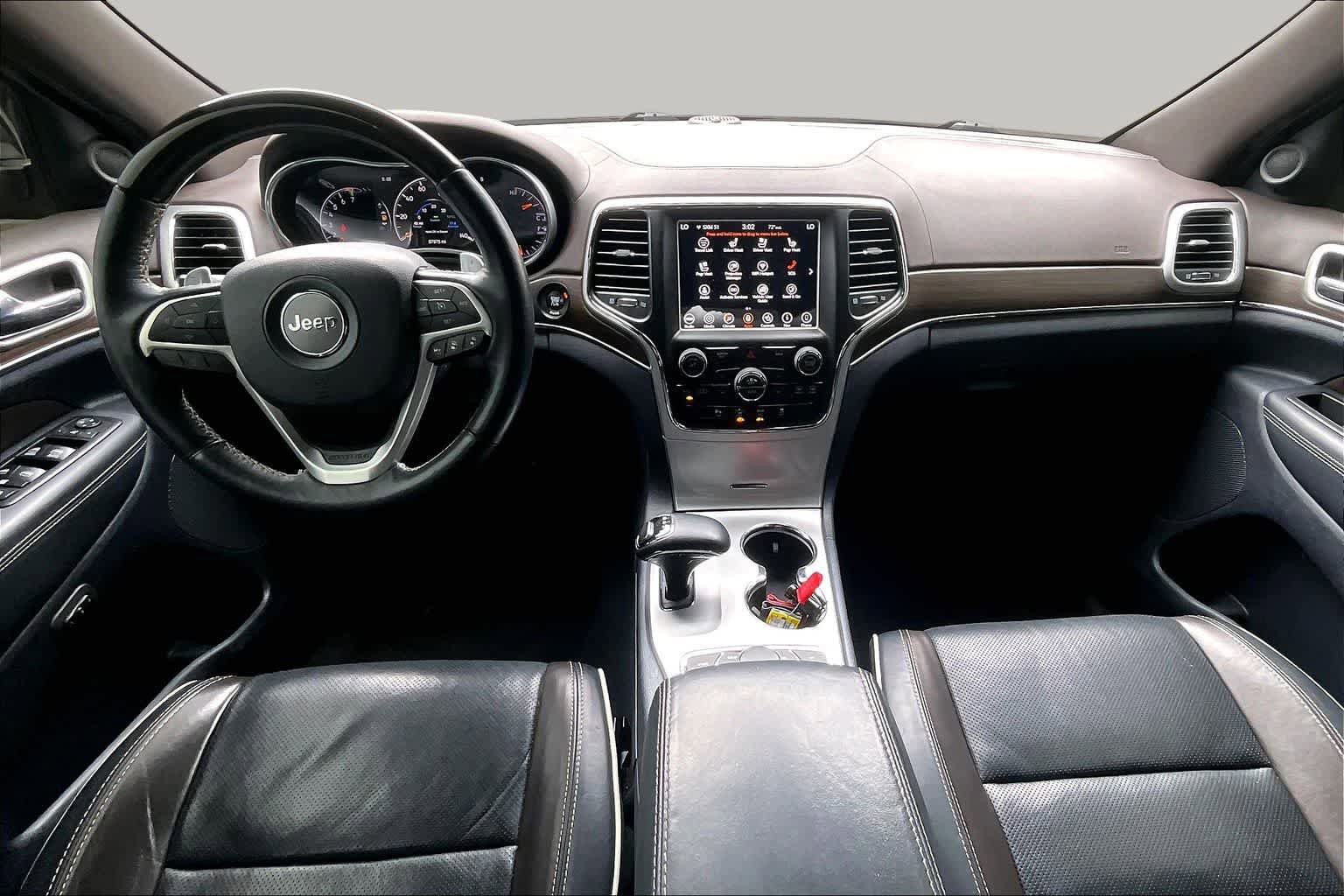 Used 2014 Jeep Grand Cherokee Overland w/ Advanced Technology Group AWD/4WD image 15
