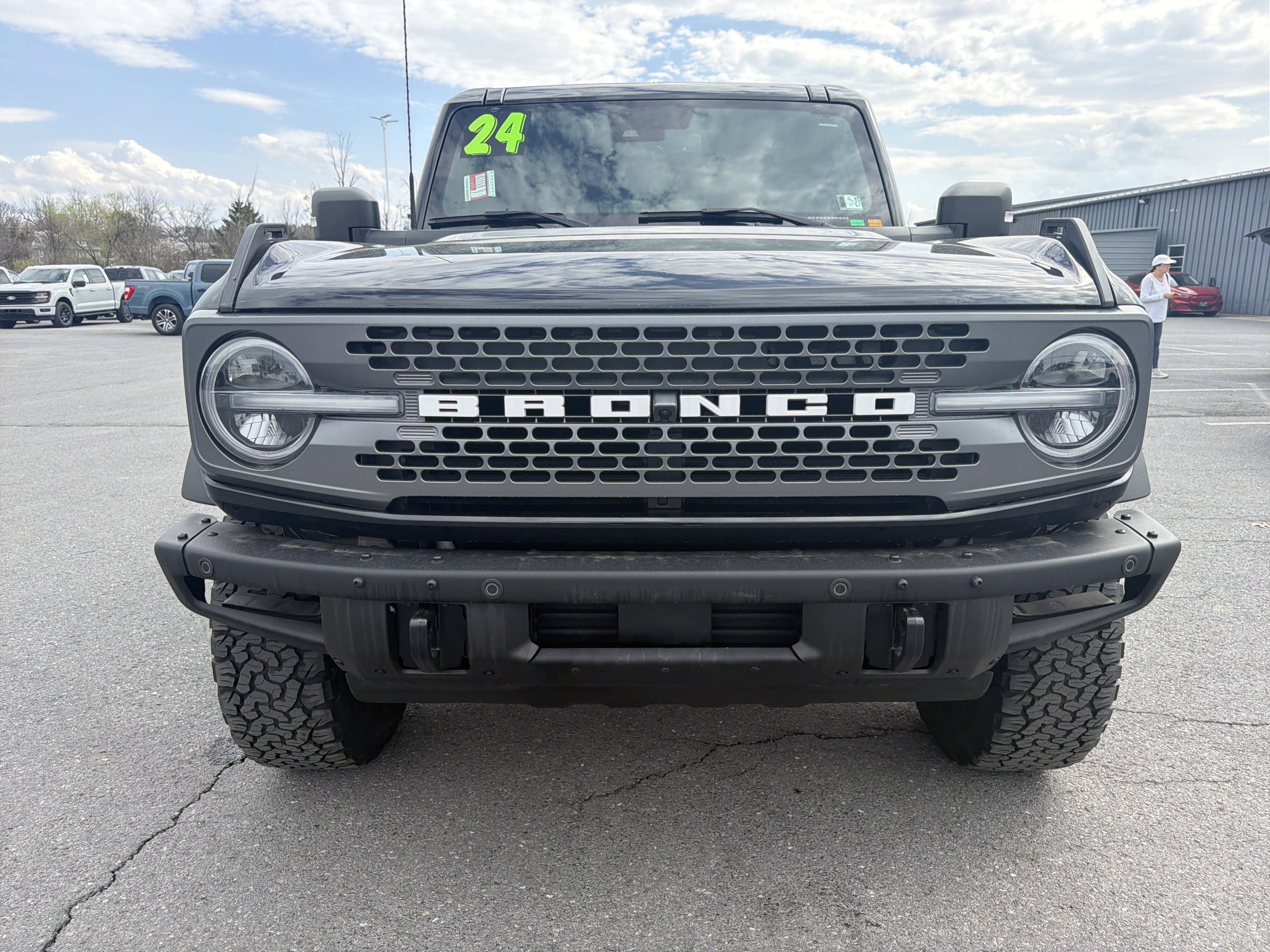Used 2024 Ford Bronco Badlands image 9