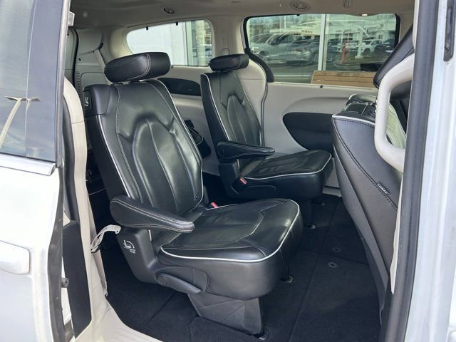Used 2022 Chrysler Pacifica Limited w/ Uconnect Theater Family Group AWD/4WD image 25