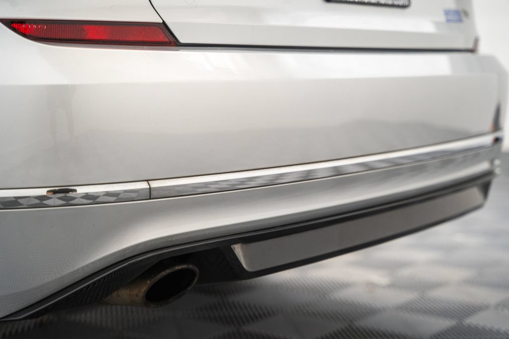 Used 2016 Volkswagen Passat 1.8T R-Line w/ R-Line Lighting Package FWD image 9