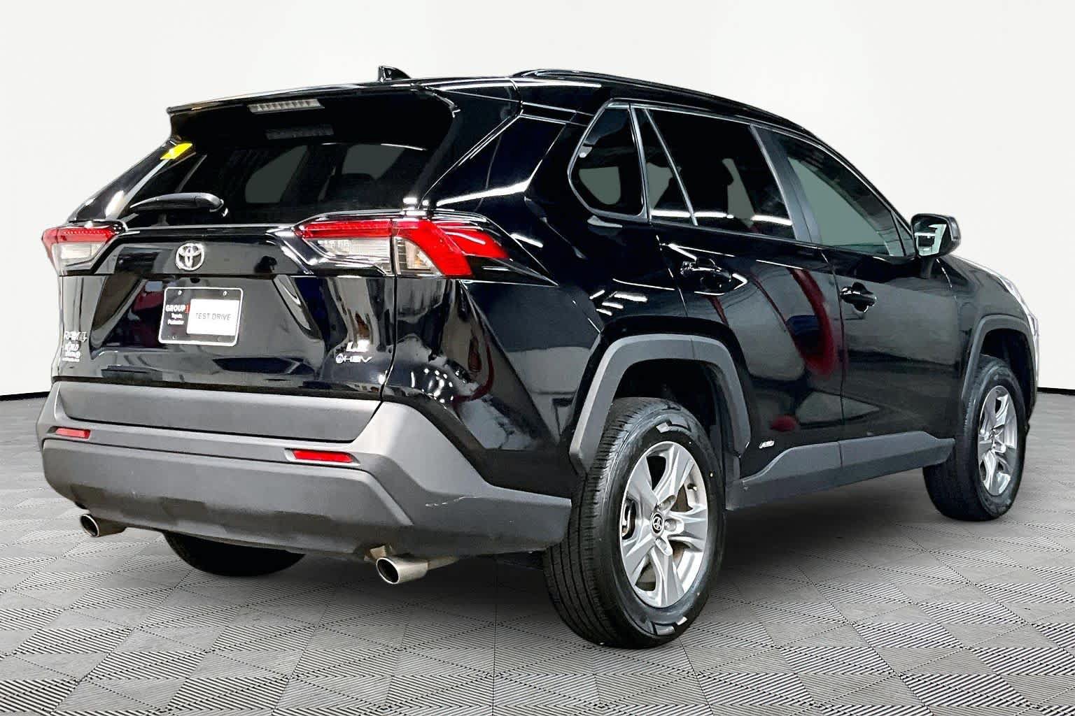 Used 2025 Toyota RAV4 LE AWD/4WD image 13