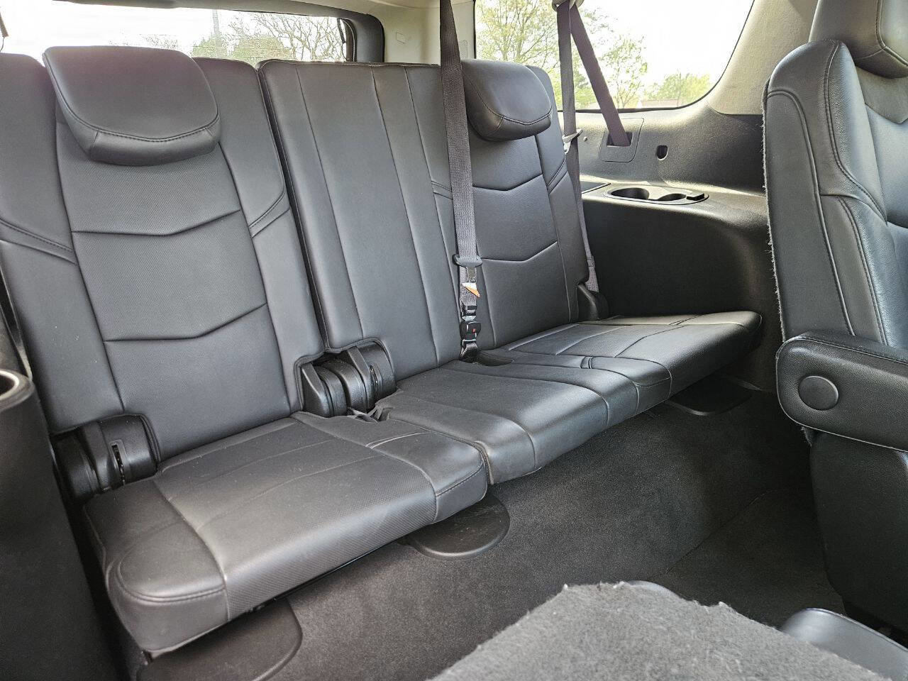 Used 2019 Cadillac Escalade ESV 4WD image 16