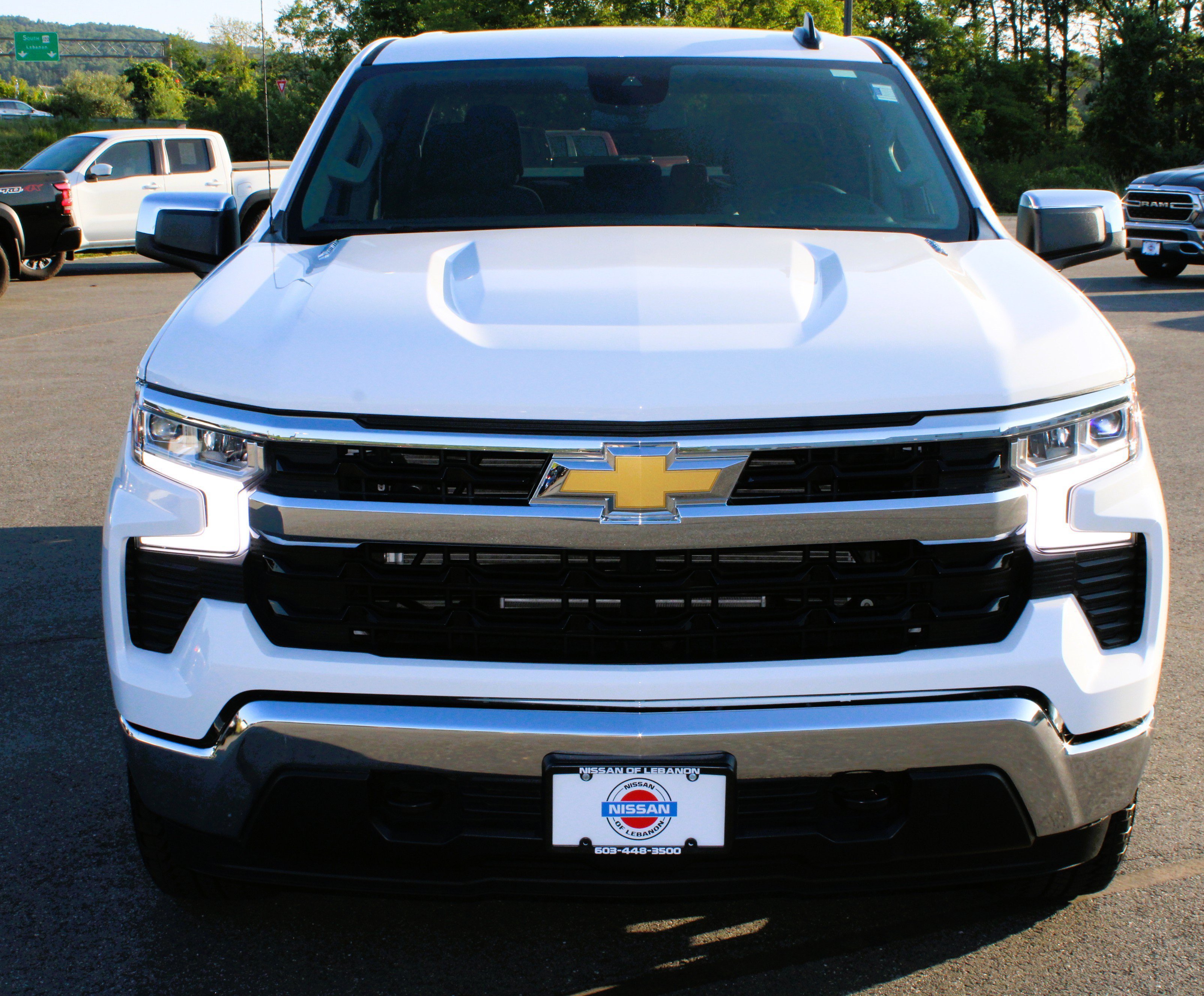 Used 2024 Chevrolet Silverado 1500 LT AWD/4WD image 2