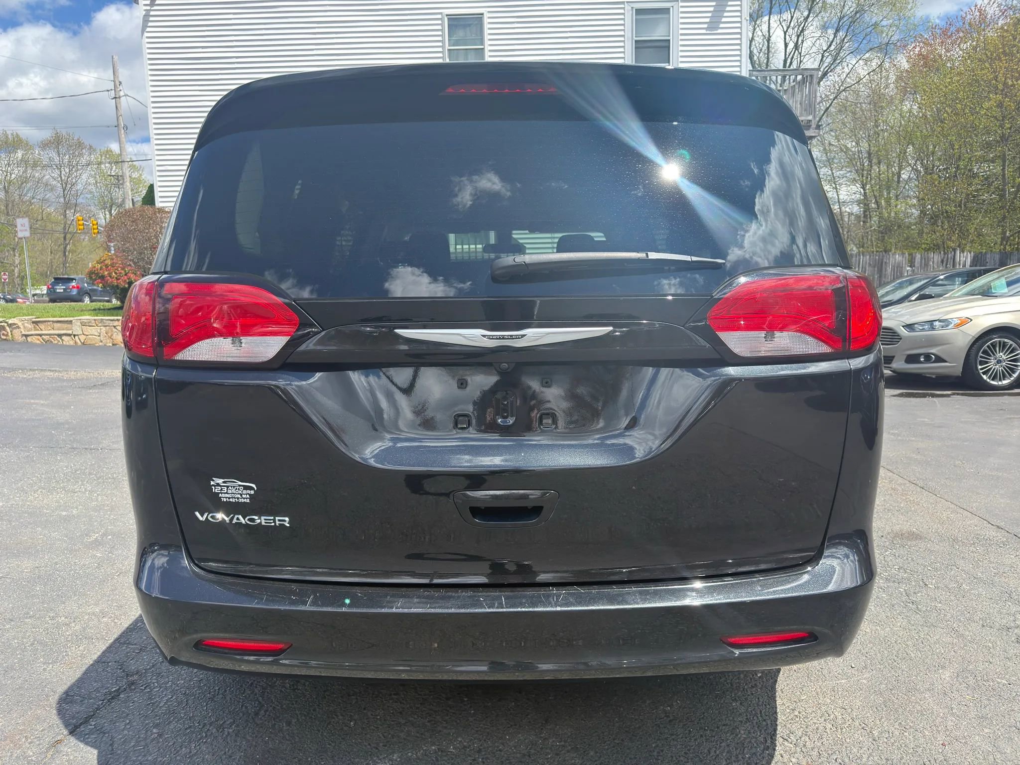 Used 2022 Chrysler Voyager LX FWD image 6
