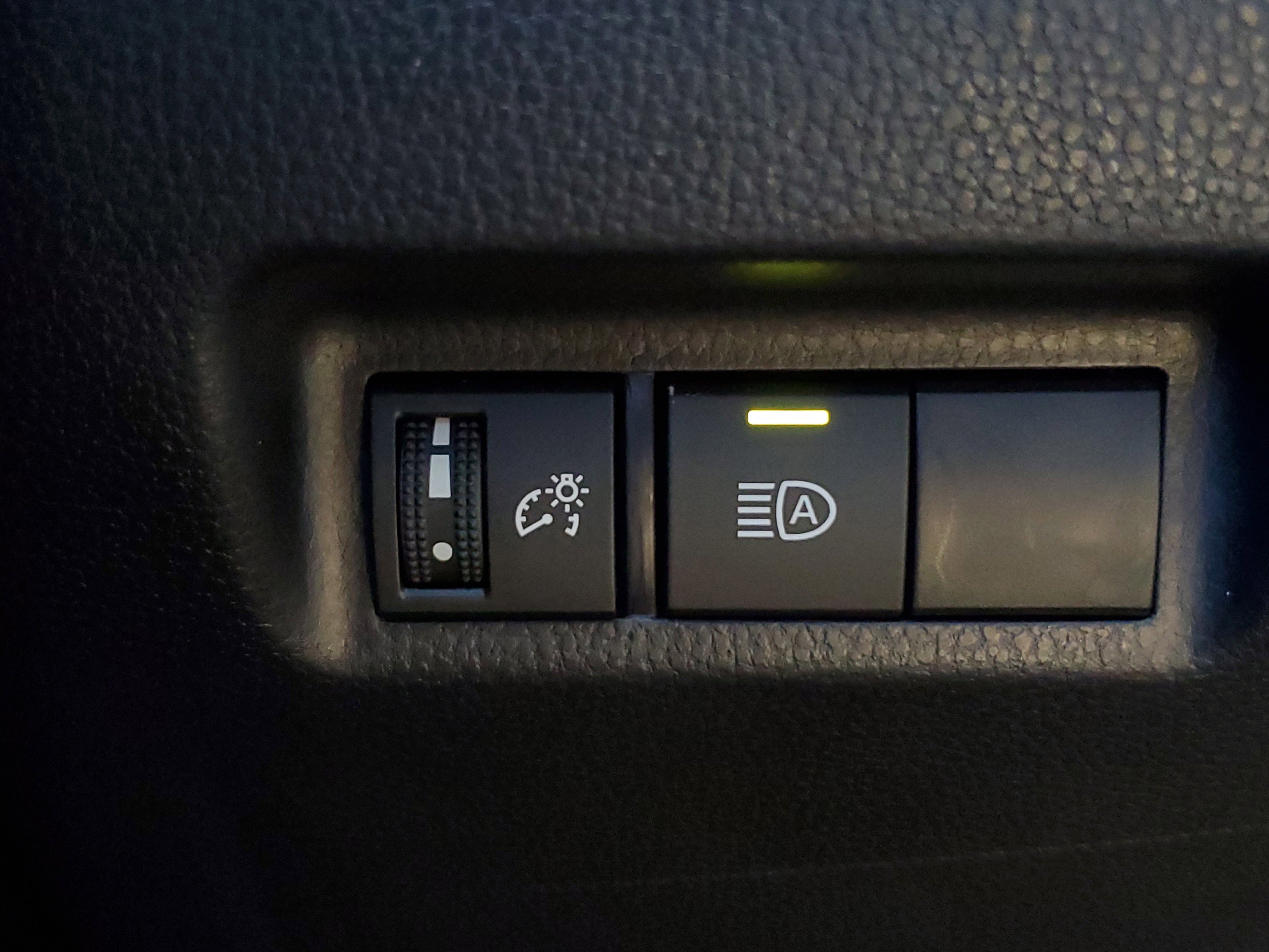 Used 2025 Toyota RAV4 XLE image 31