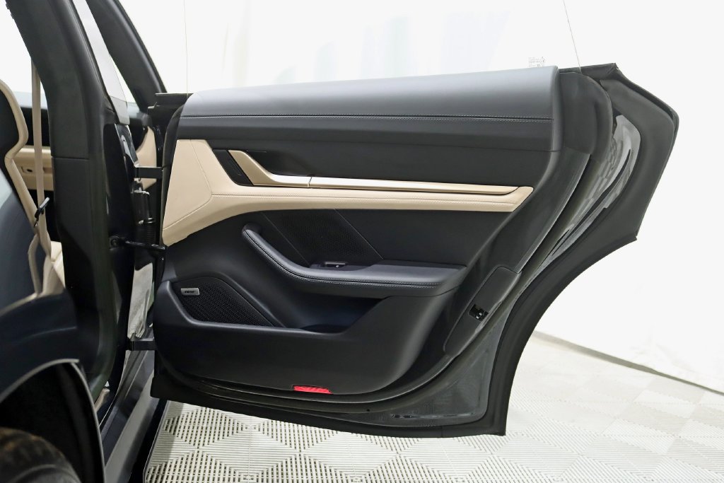 Used 2023 Porsche Taycan GTS AWD/4WD image 40