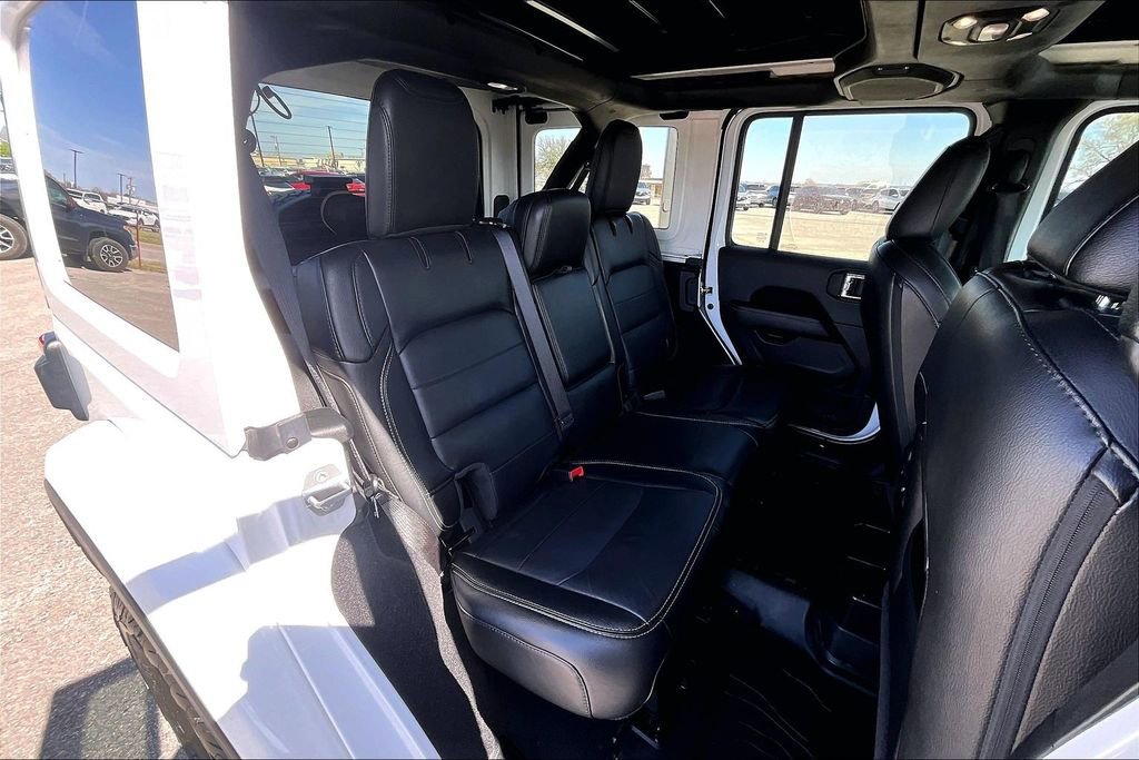 Used 2020 Jeep Wrangler Unlimited Sahara image 35