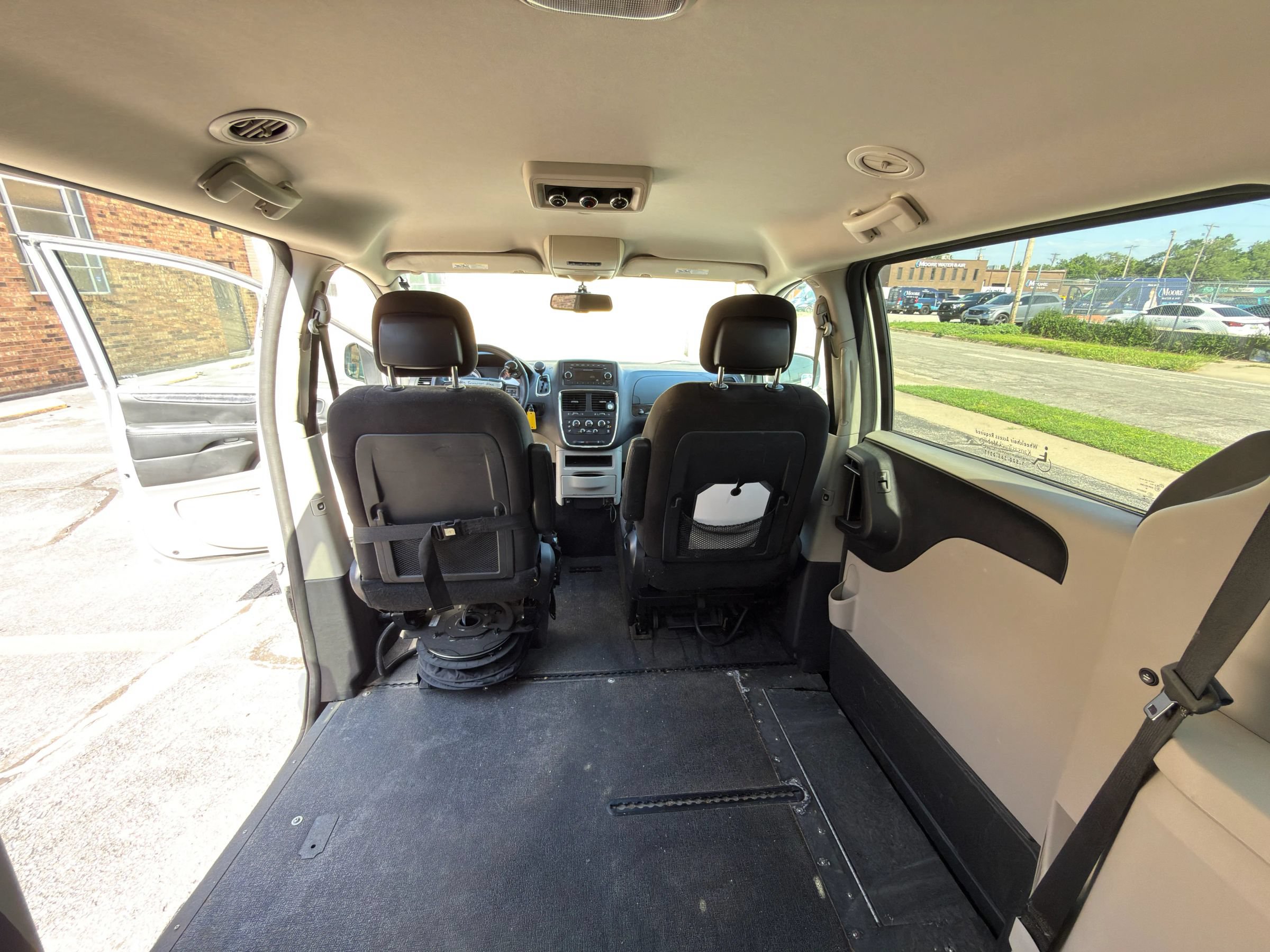 Used 2015 Dodge Grand Caravan SXT FWD image 21