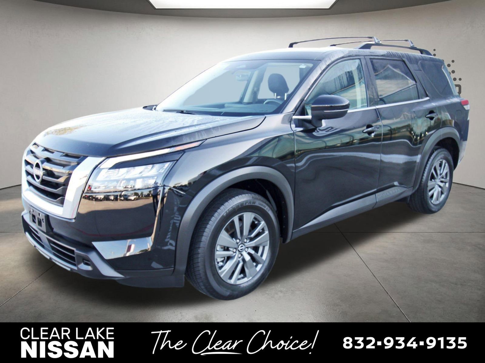 Used 2023 Nissan Pathfinder SV image 3