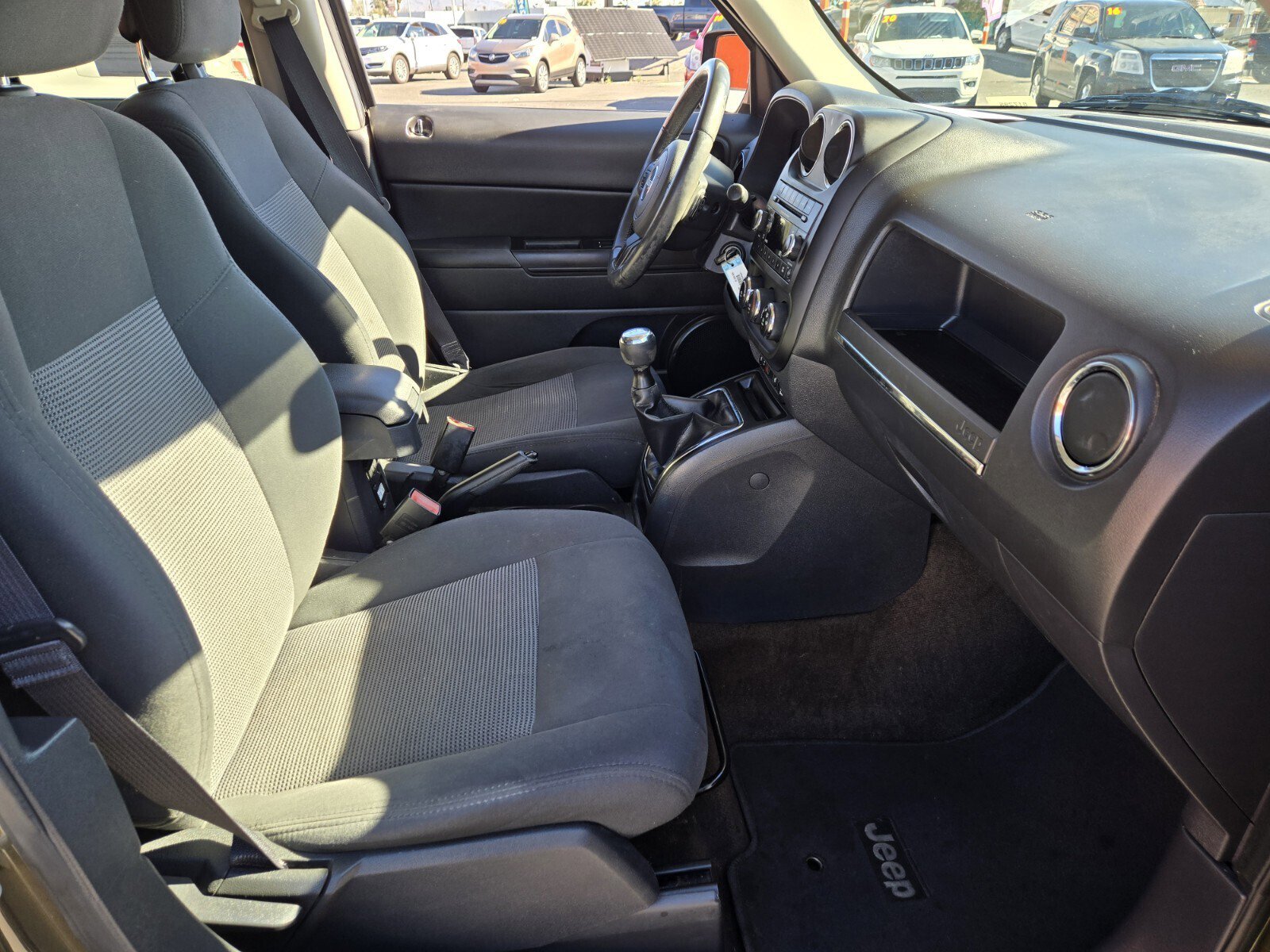 Used 2015 Jeep Patriot Latitude image 12