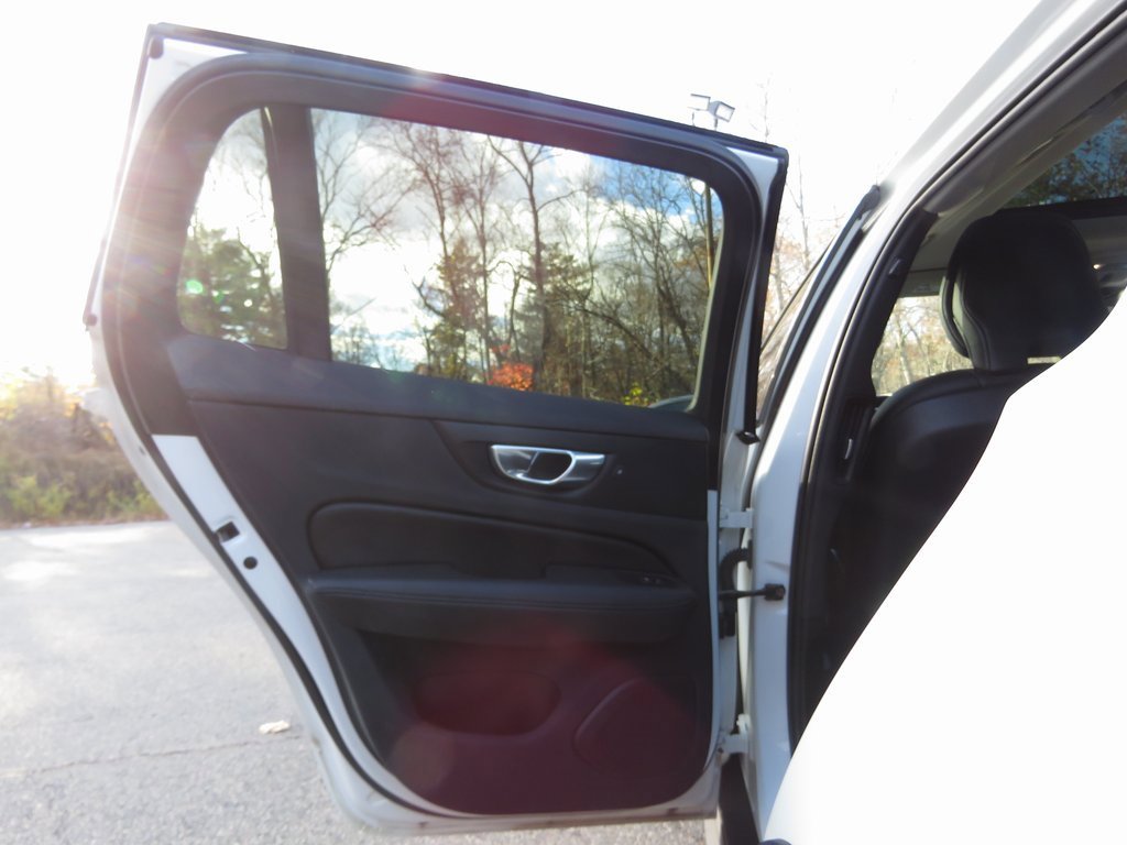 Used 2022 Volvo V60 T5 Cross Country w/ Climate Package image 18