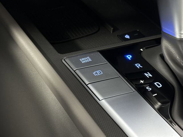 Used 2025 Hyundai Elantra Sport FWD image 34