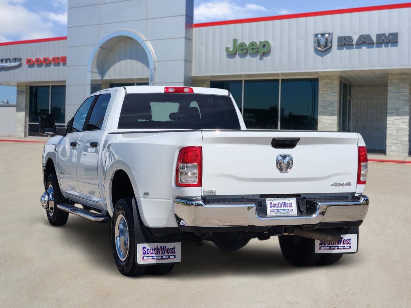 Used 2024 RAM 3500 Big Horn AWD/4WD image 4