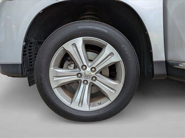 Used 2012 Toyota Highlander Limited w/ Tow Pkg AWD/4WD image 13