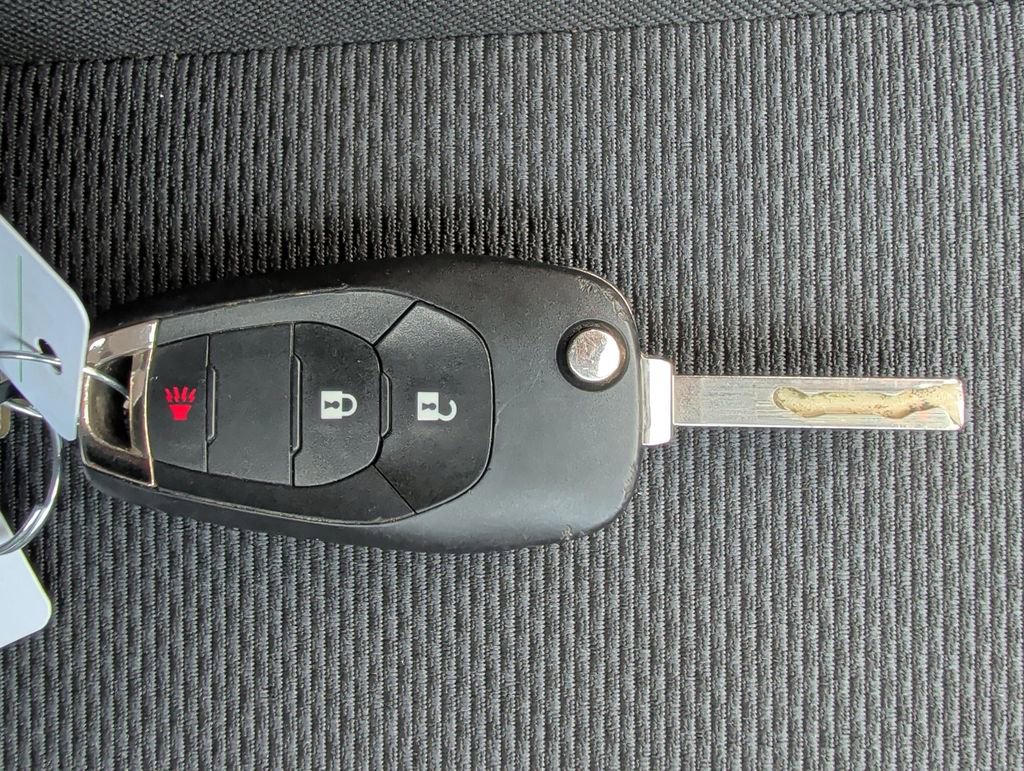 Used 2017 Chevrolet Cruze LT FWD image 18