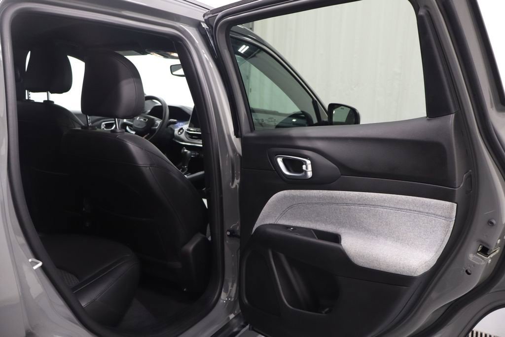 Used 2024 Jeep Compass Latitude AWD/4WD image 19