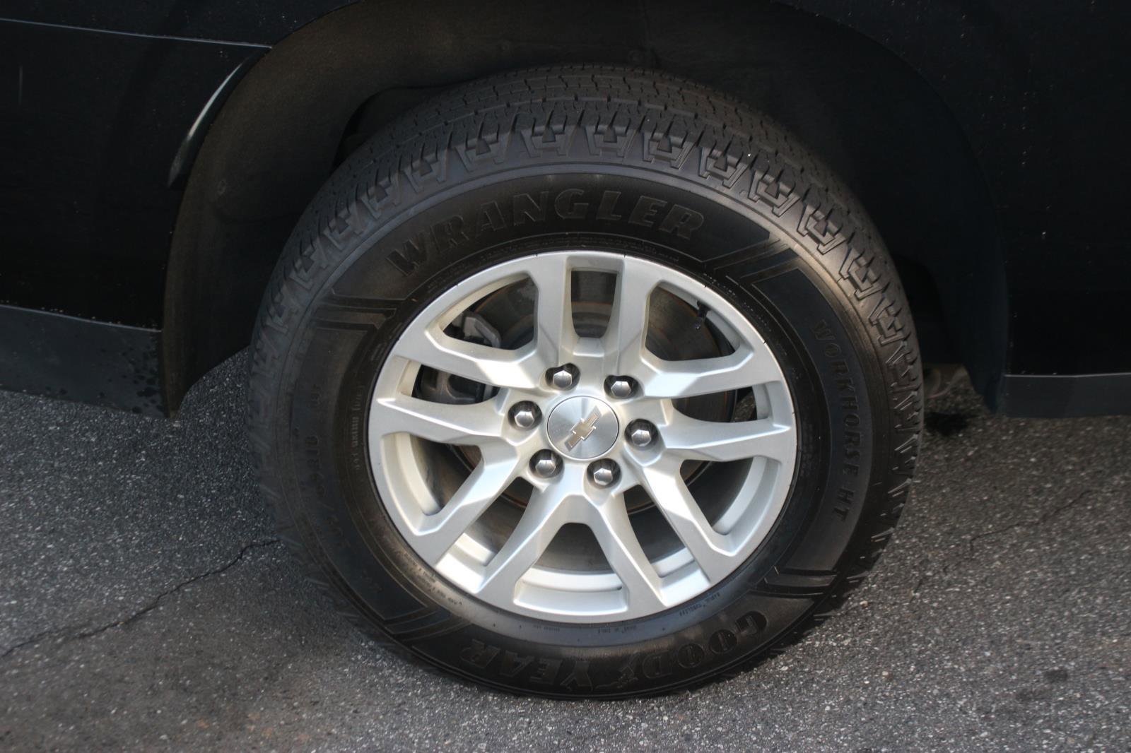 Used 2023 Chevrolet Suburban LT image 41