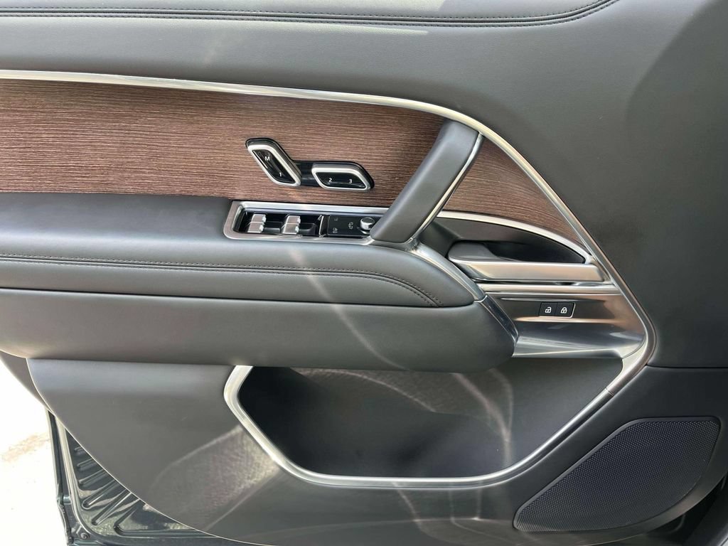 Certified 2025 Land Rover Range Rover SE AWD/4WD image 26