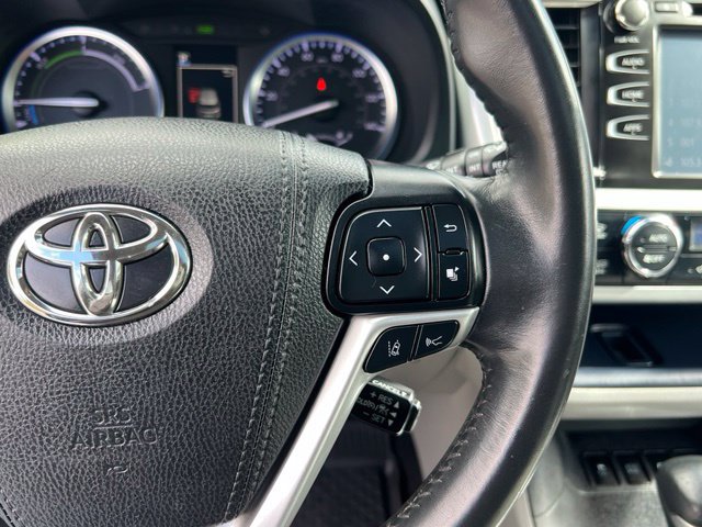 Used 2019 Toyota Highlander XLE AWD/4WD image 25