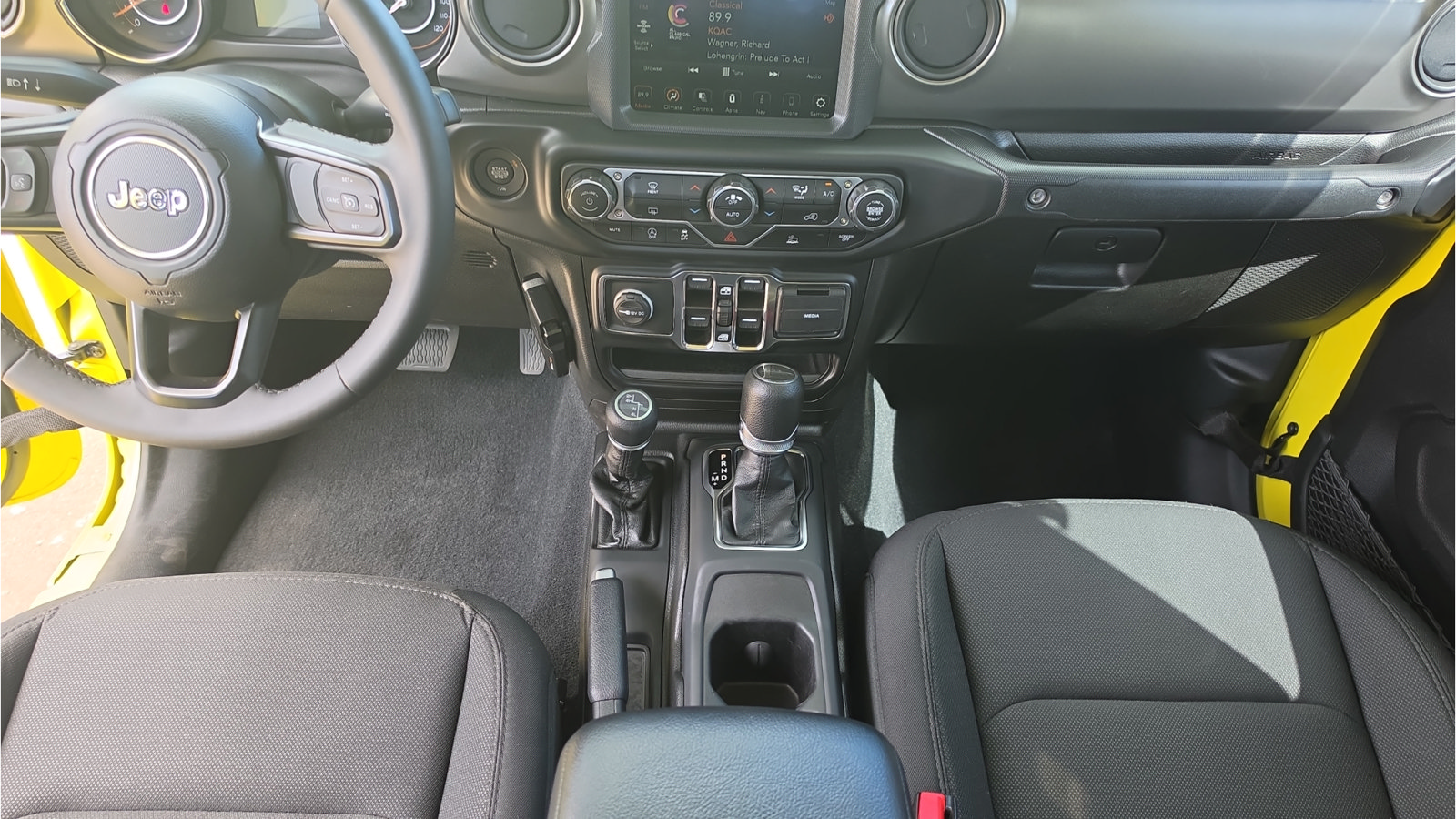 Used 2023 Jeep Gladiator Sport AWD/4WD image 17