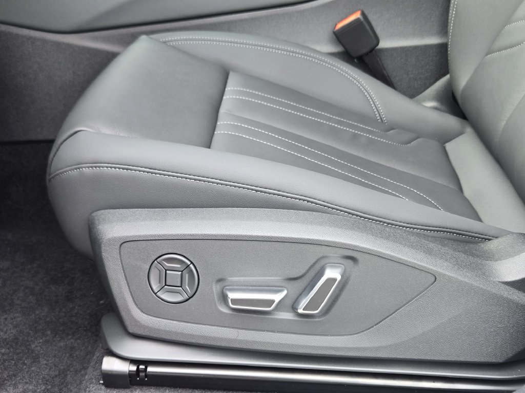 Used 2026 Audi Q3 quattro 2.0T w/ Driver Assistance Package AWD/4WD image 30