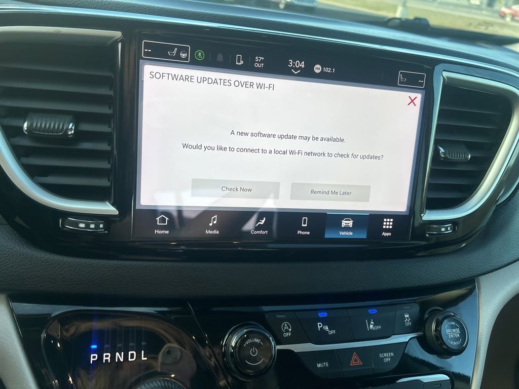 Used 2024 Chrysler Pacifica Touring-L image 23