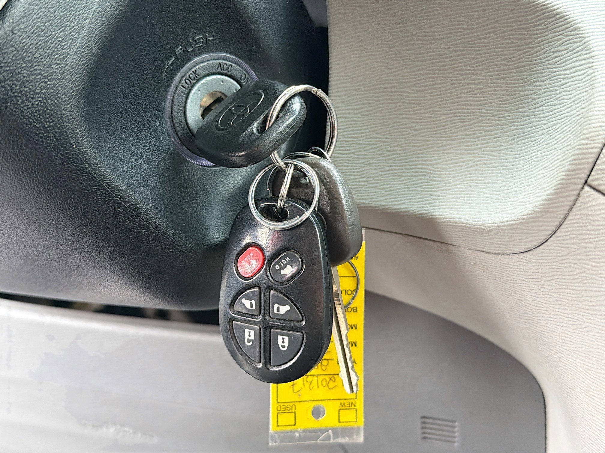 Used 2012 Toyota Sienna XLE FWD image 10