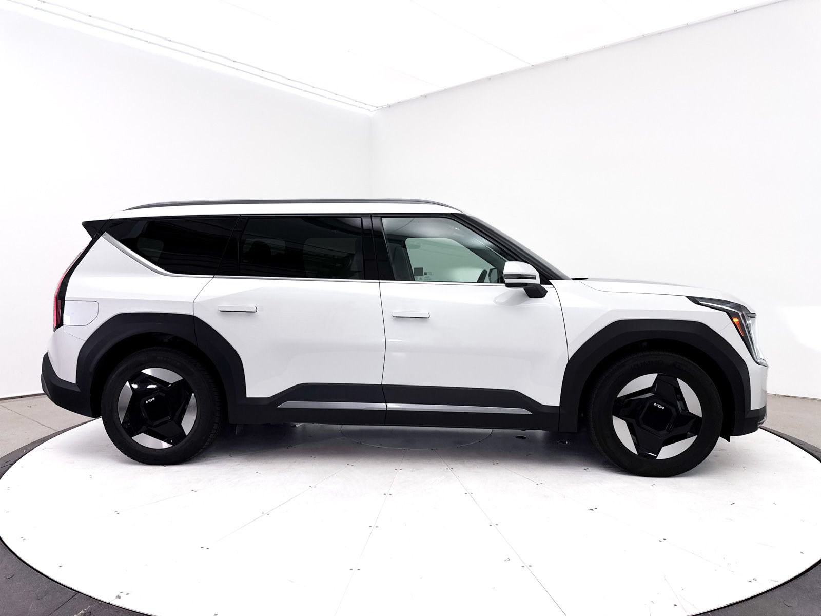 Certified 2024 Kia EV9 Wind AWD/4WD image 42