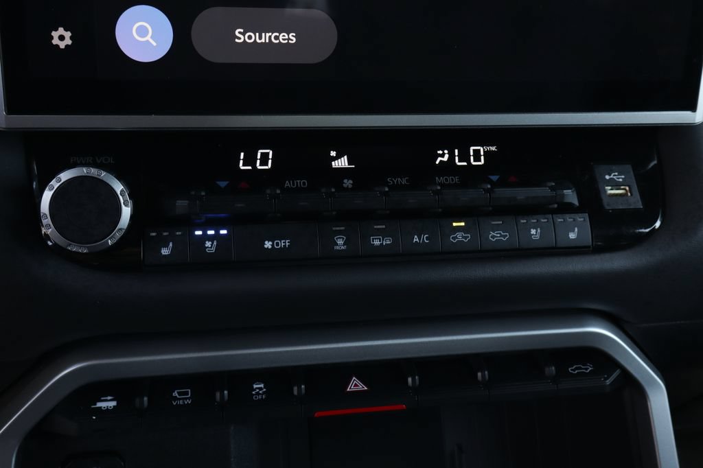 Used 2025 Toyota Tundra Platinum AWD/4WD image 36