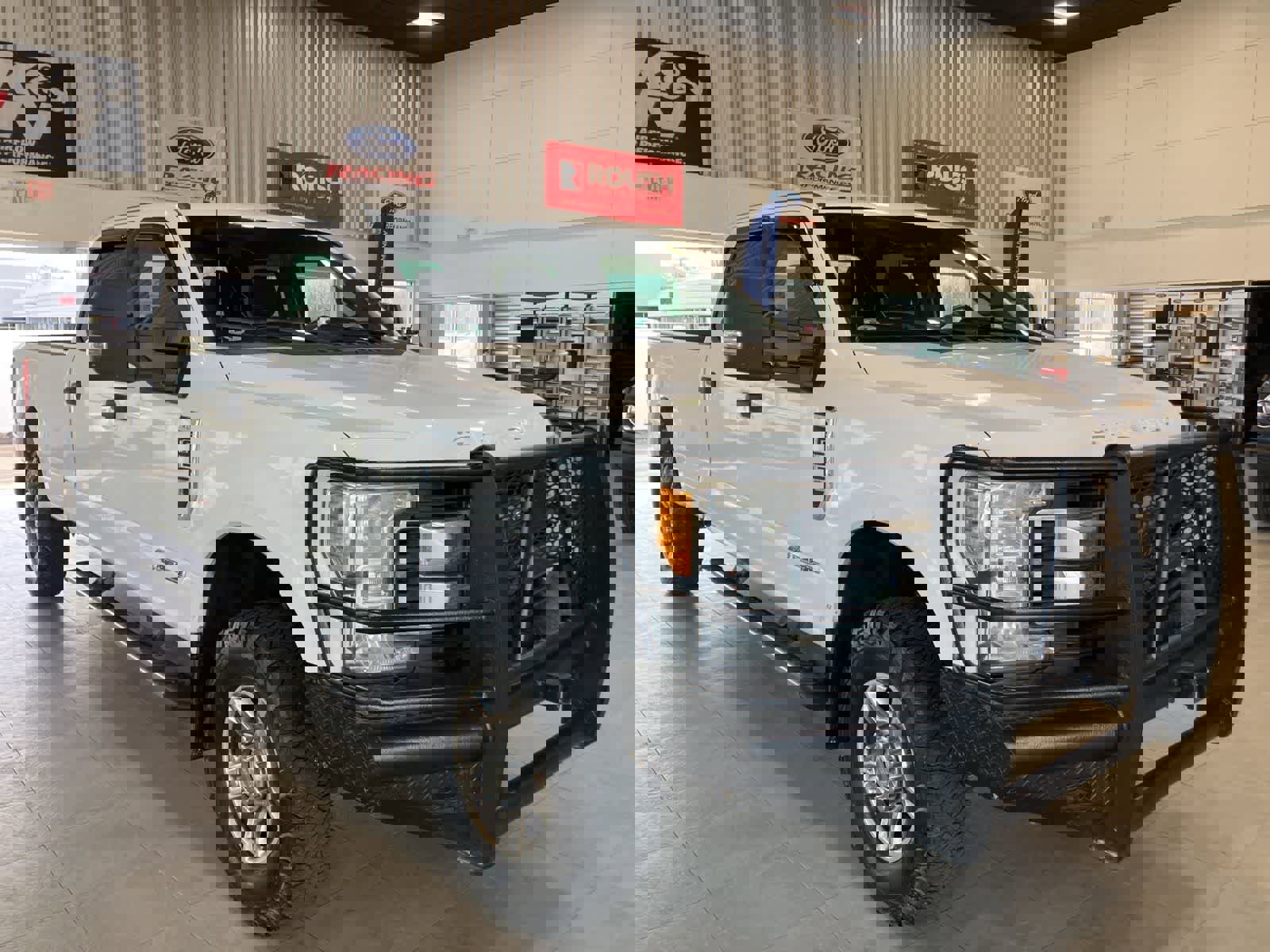 Used 2017 Ford F250 XLT w/ Camper Package image 3