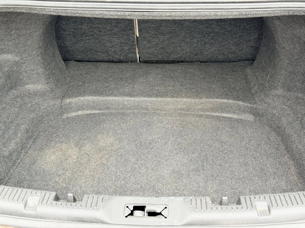 Used 2011 Ford Taurus Limited w/ 301A Rapid Spec Order Code image 8