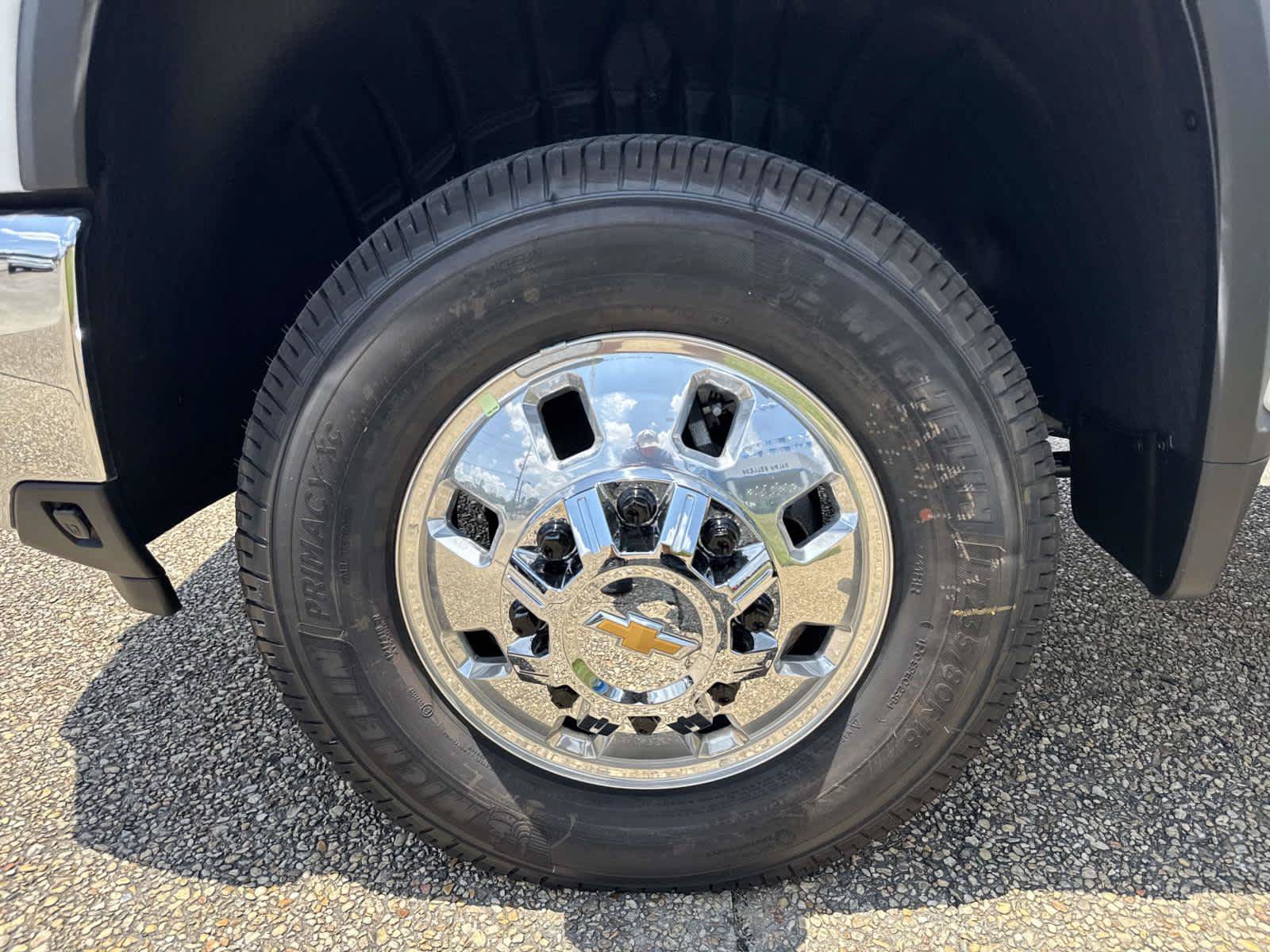 New 2026 Chevrolet Silverado 3500 LT AWD/4WD image 3