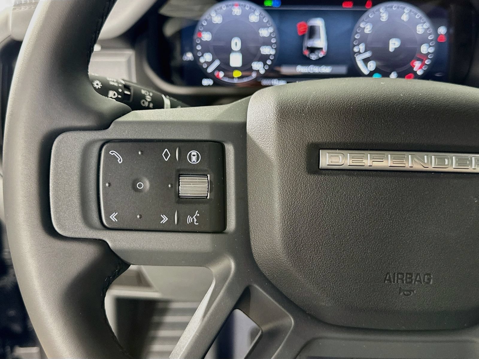 New 2026 Land Rover Defender 130 X-Dynamic SE AWD/4WD image 18
