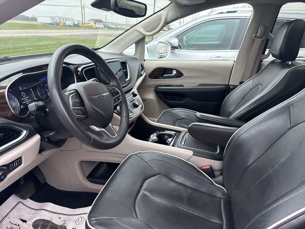 Used 2022 Chrysler Pacifica Limited image 47