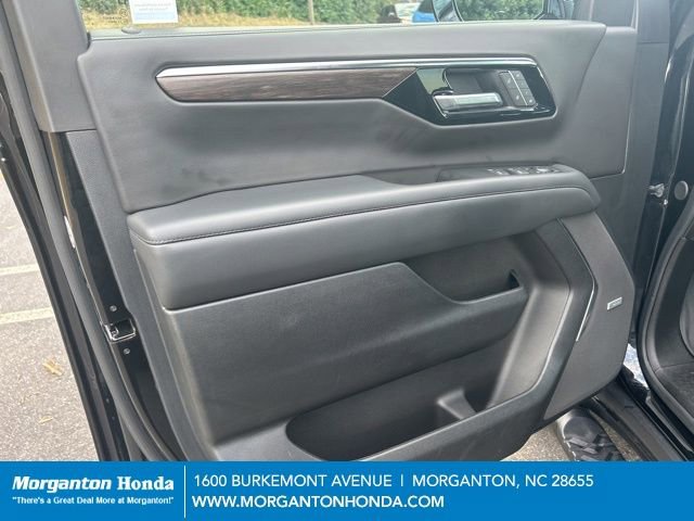 Used 2025 Chevrolet Suburban Z71 w/ Comfort Package image 13