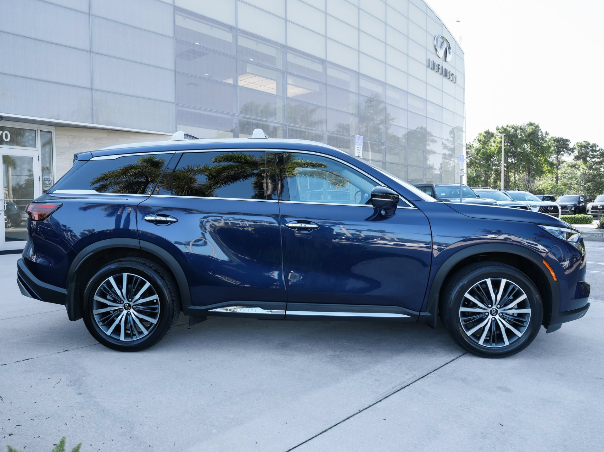 Used 2023 INFINITI QX60 Sensory w/ Vision Package AWD/4WD image 26