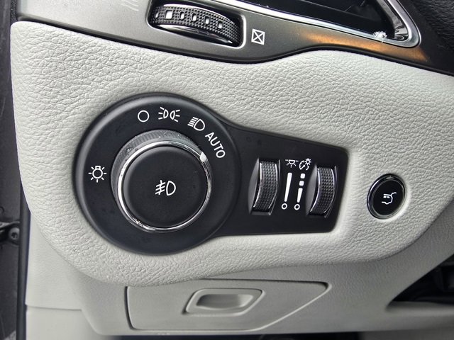 Used 2019 Jeep Cherokee Limited image 25