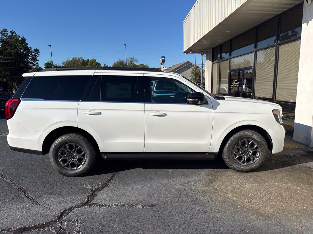 New 2027 Ford Expedition Active RWD image 3