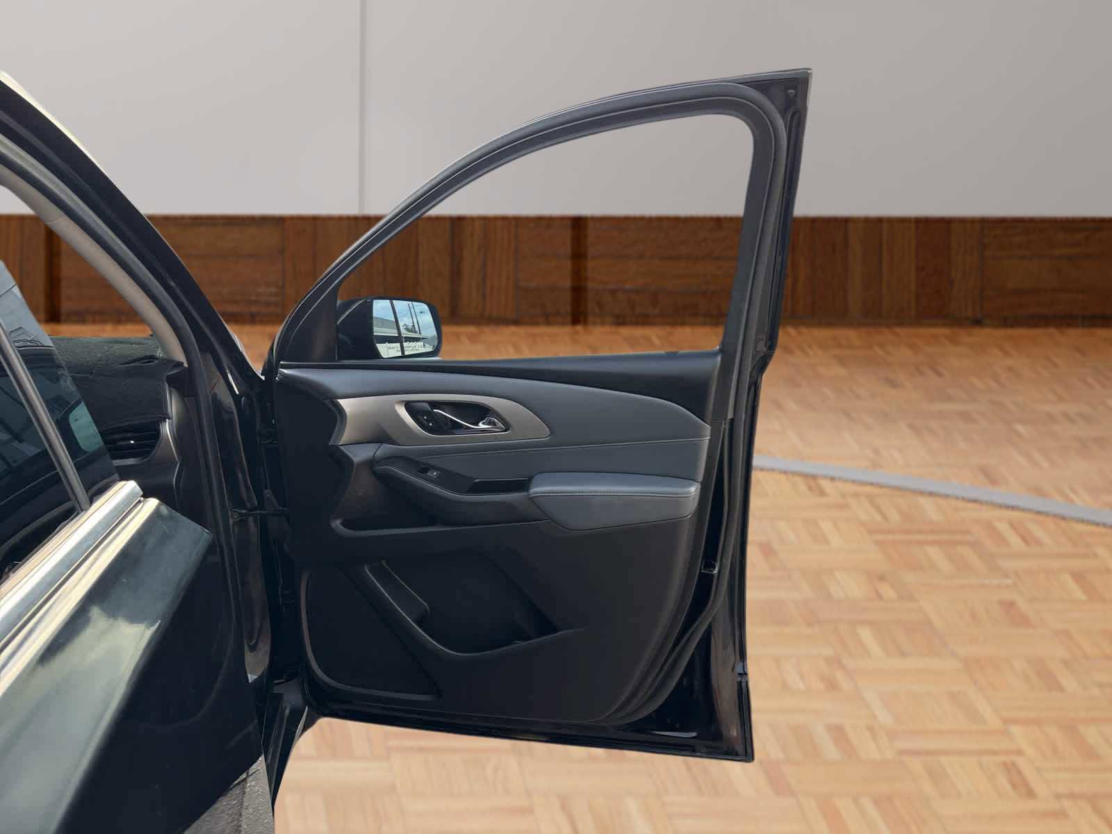 Used 2019 Chevrolet Traverse LT image 16