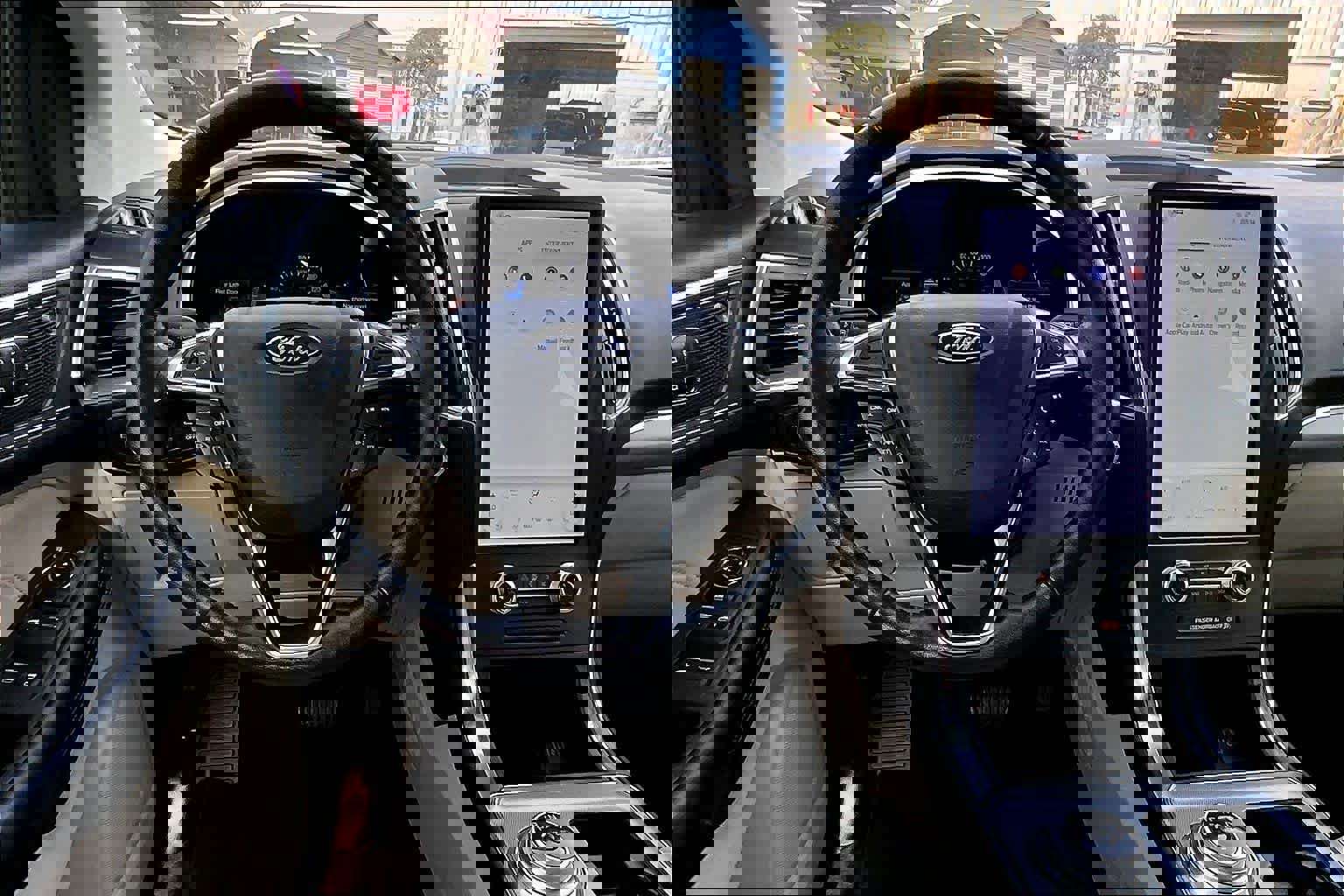 Used 2021 Ford Edge Titanium FWD image 6