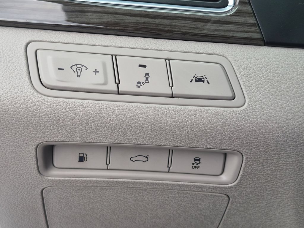 Used 2015 Hyundai Sonata Limited w/ Option Group 06 FWD image 16