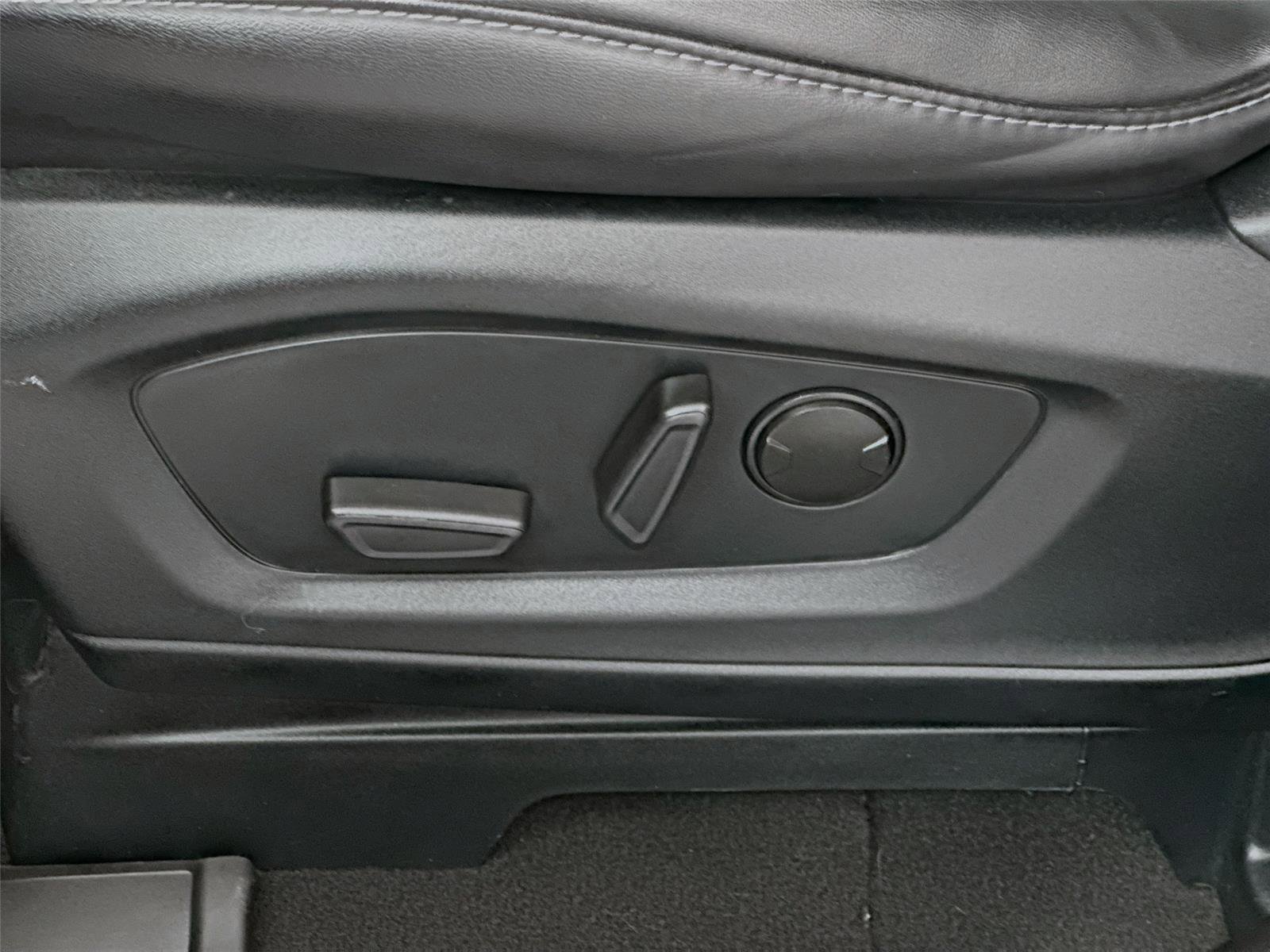 Used 2024 Ford Explorer XLT w/ Equipment Group 202A image 19