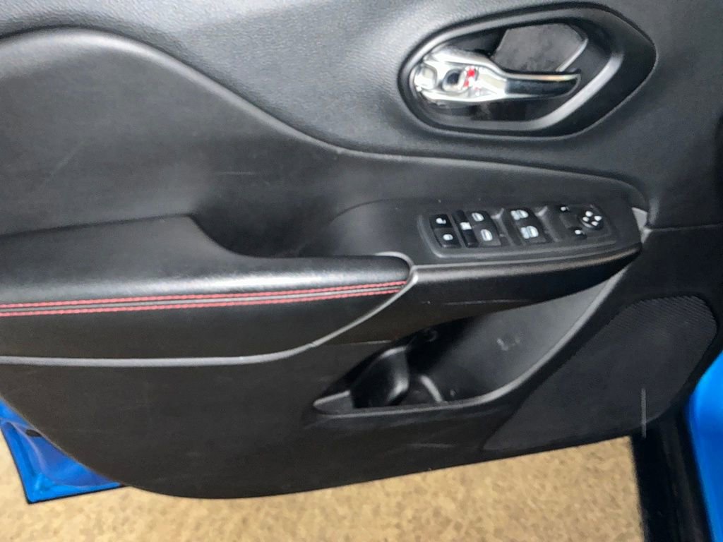 Used 2021 Jeep Cherokee Trailhawk image 14