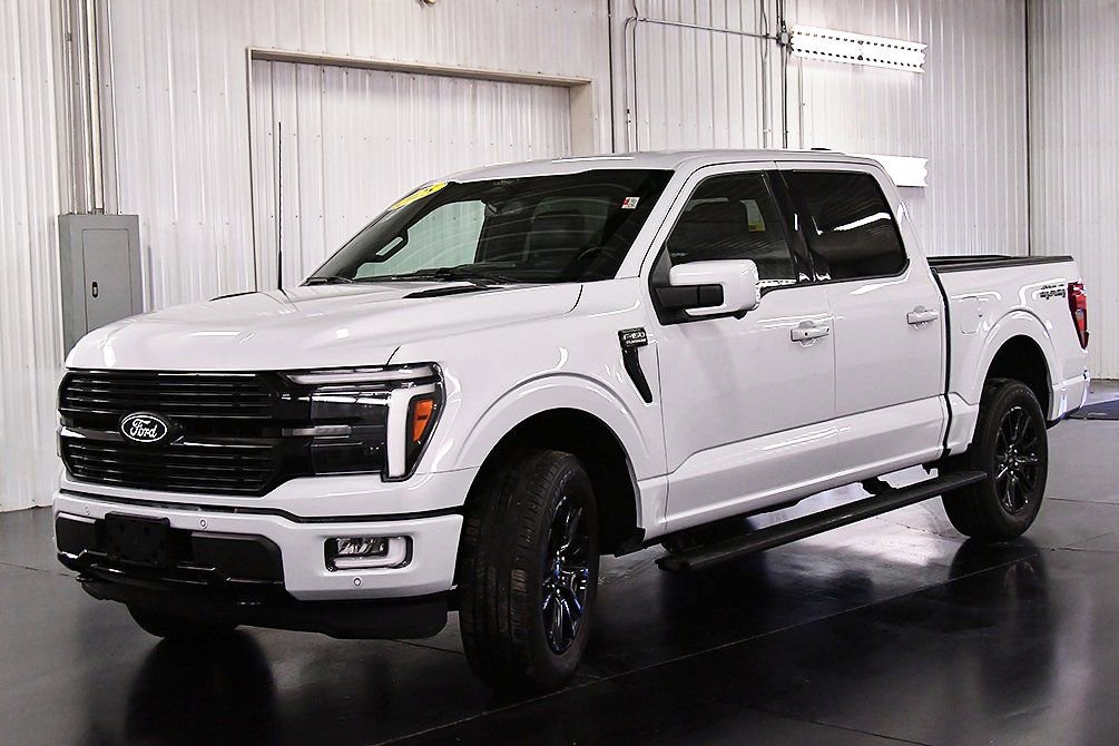 Used 2025 Ford F150 Platinum image 3