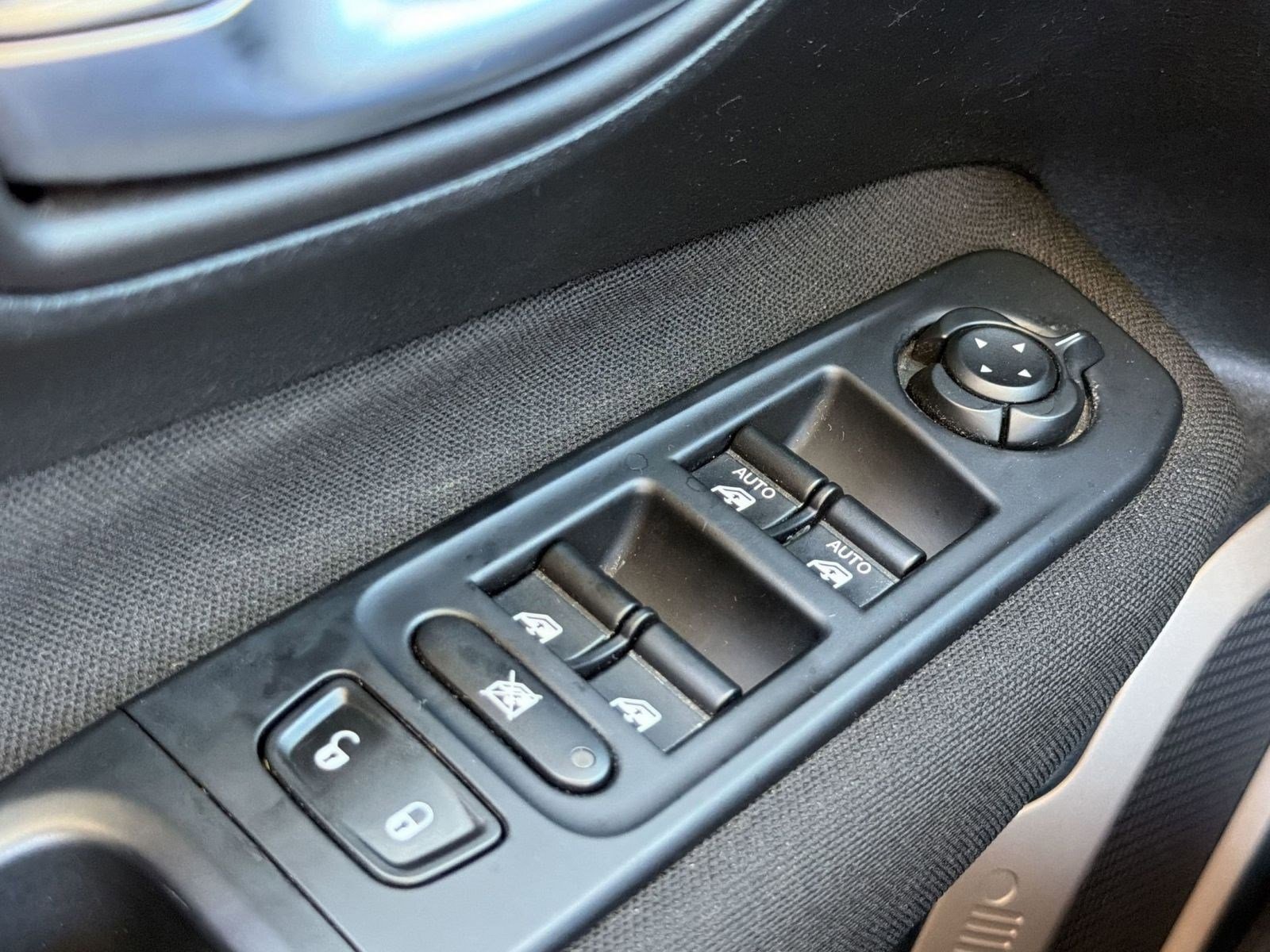 Used 2017 Jeep Renegade Latitude image 11