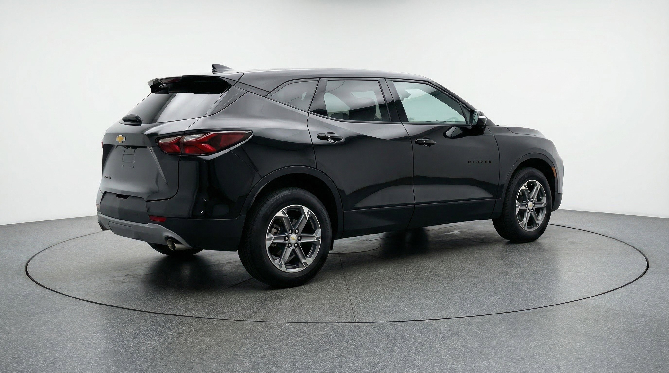 Used 2025 Chevrolet Blazer LT FWD image 9