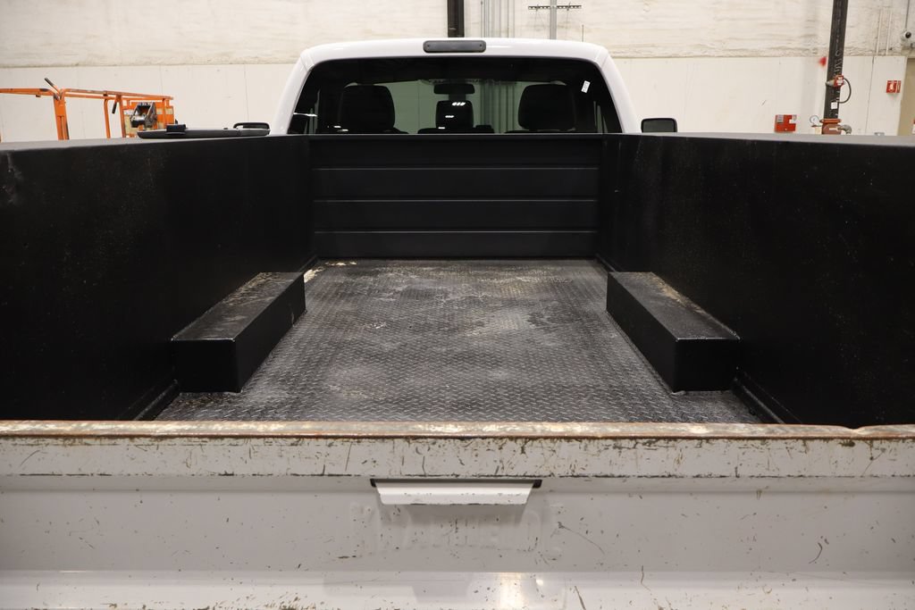 Used 2016 Ford F550 2WD Regular Cab Super Duty image 8
